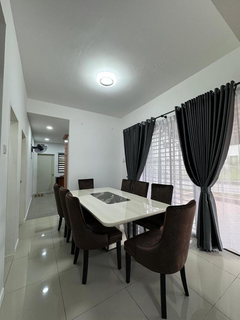 Sungai Long Guesthouse Kajang Exterior photo